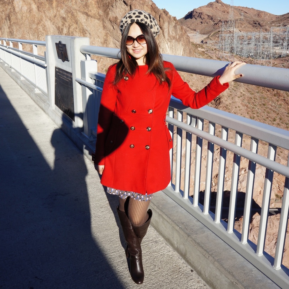 Red coat - Picture 2 of 2